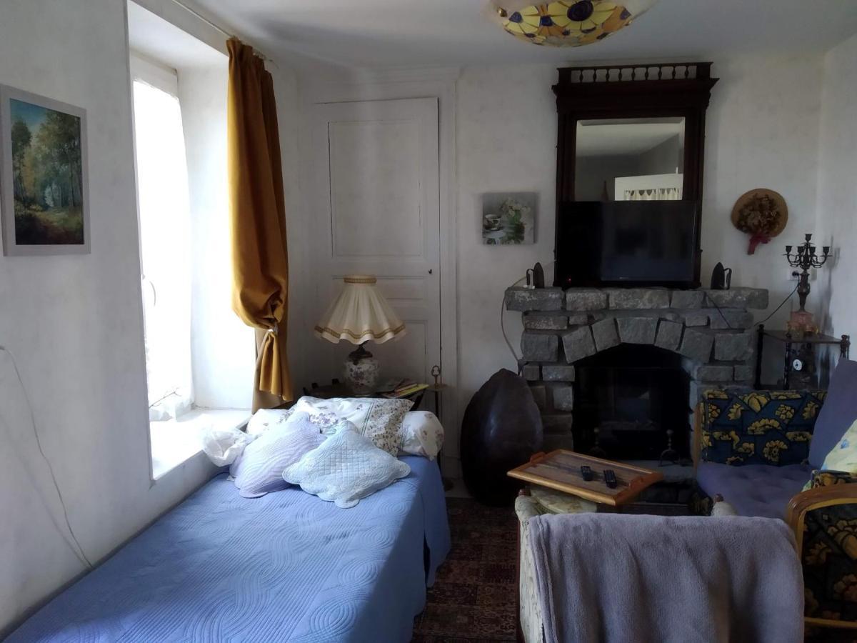 La Longere Des Gillettes Bed & Breakfast Bézenet Exterior foto